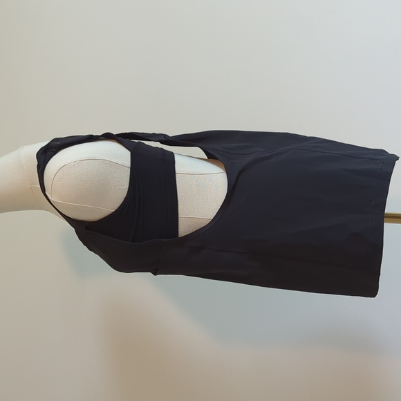 Lululemon size 6 black tank top with built-in sports bra adjustable straps - Picture 7 of 9